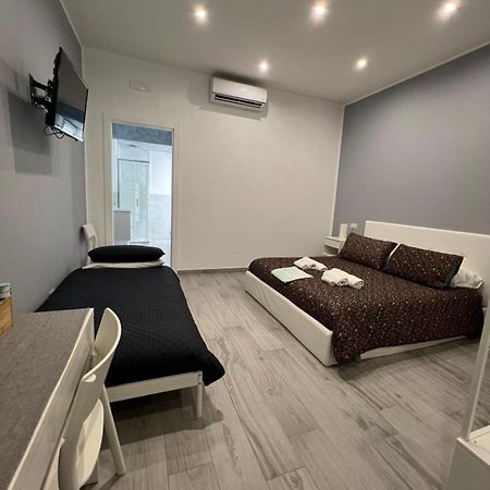 Giufra Hotel Bari Bagian luar foto