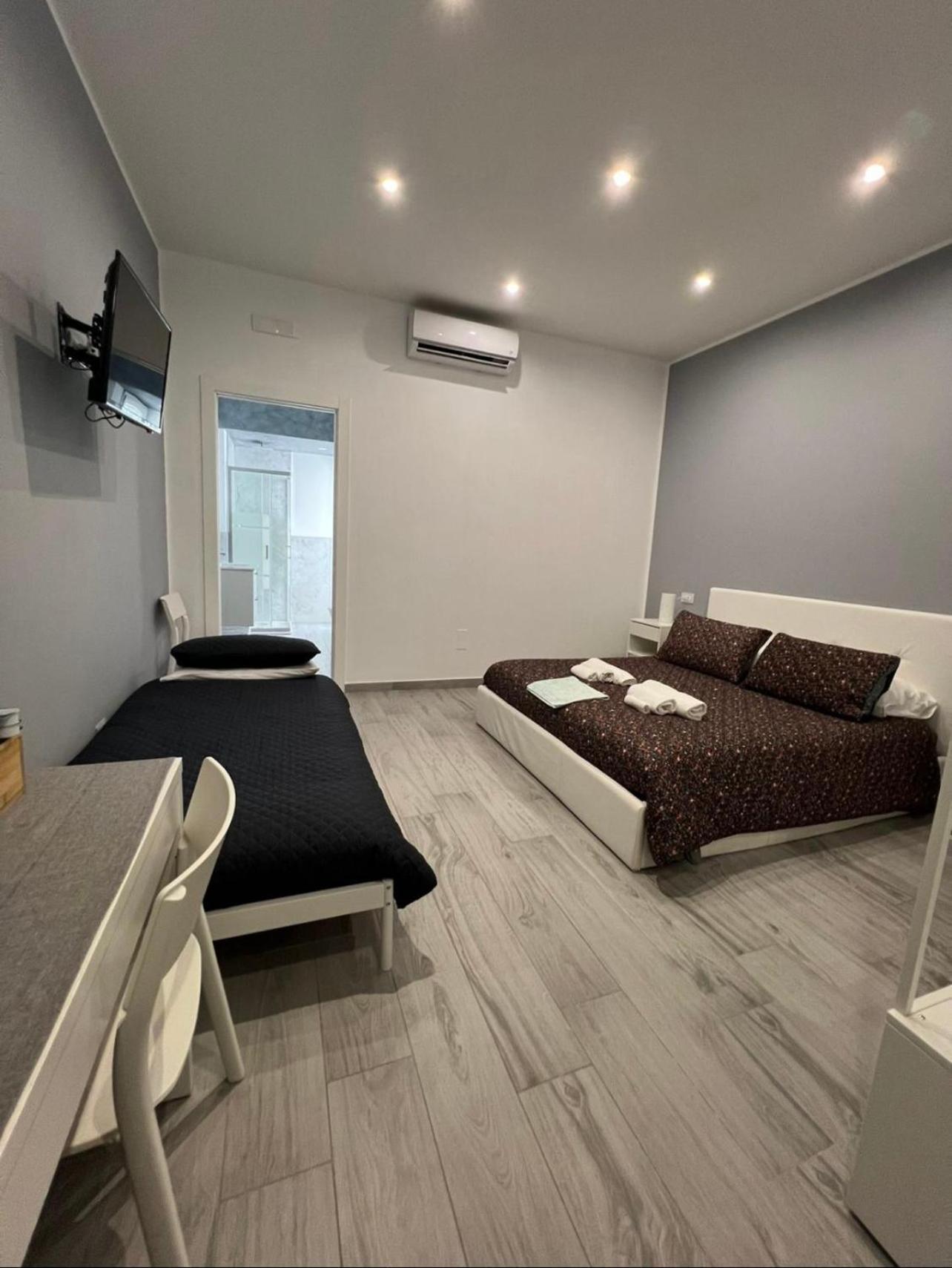 Giufra Hotel Bari Bagian luar foto