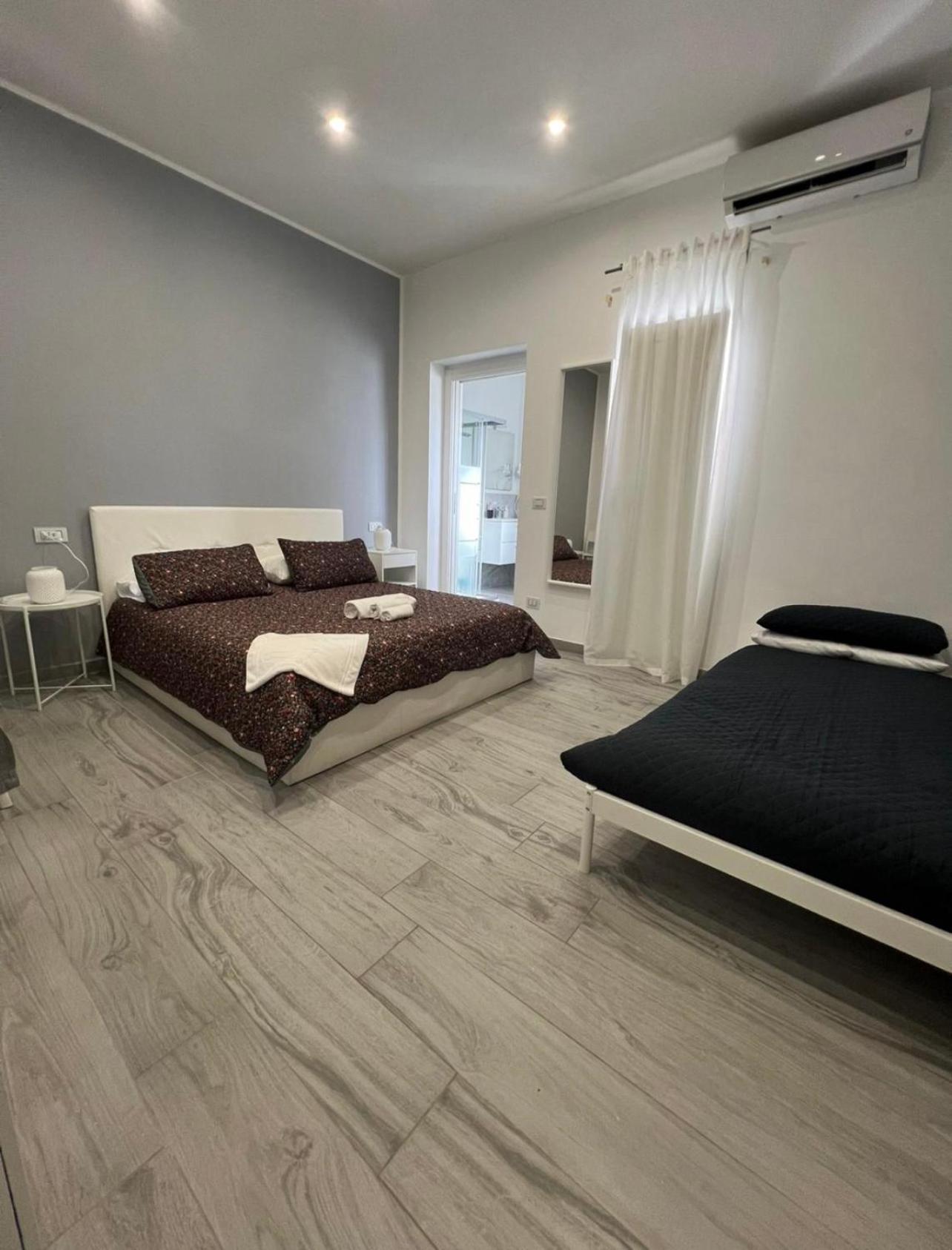 Giufra Hotel Bari Bagian luar foto