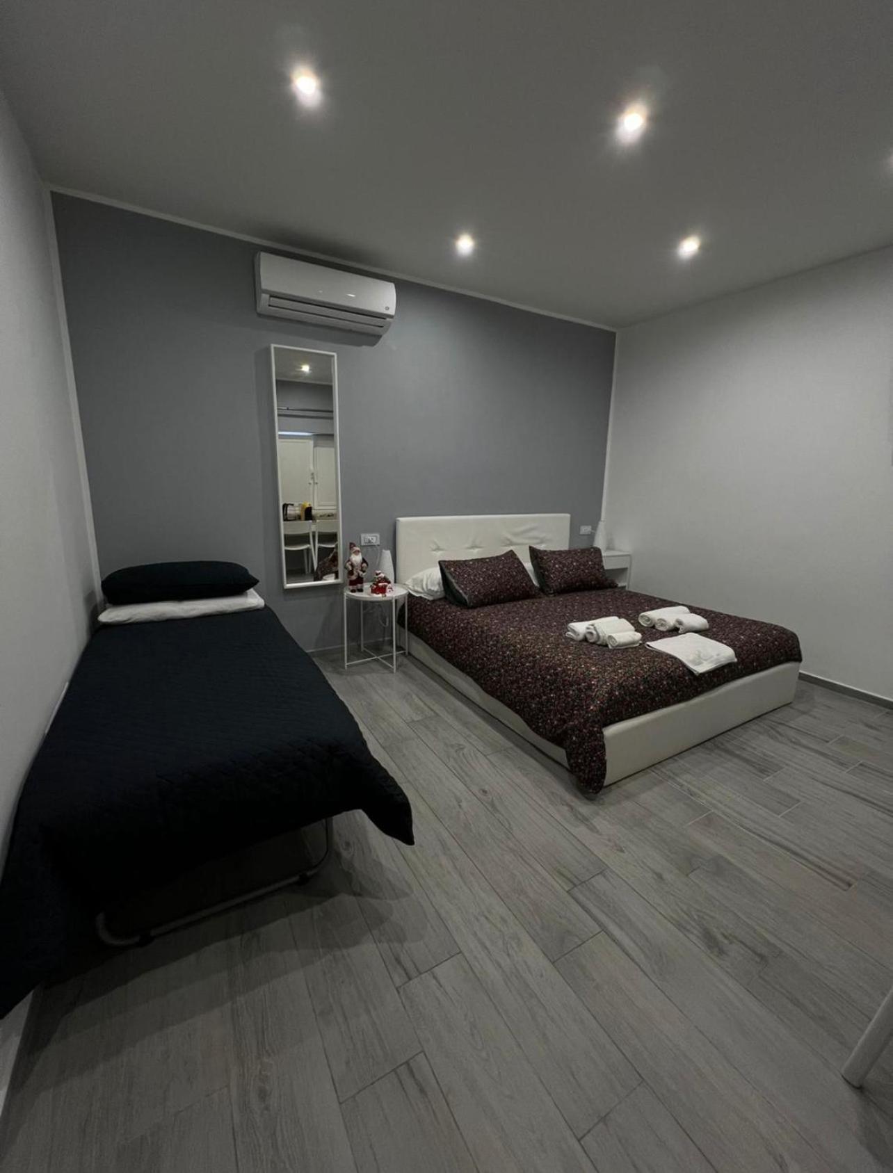 Giufra Hotel Bari Bagian luar foto